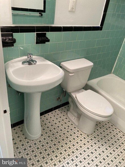 Building Photo - 610 Kennebec Ave