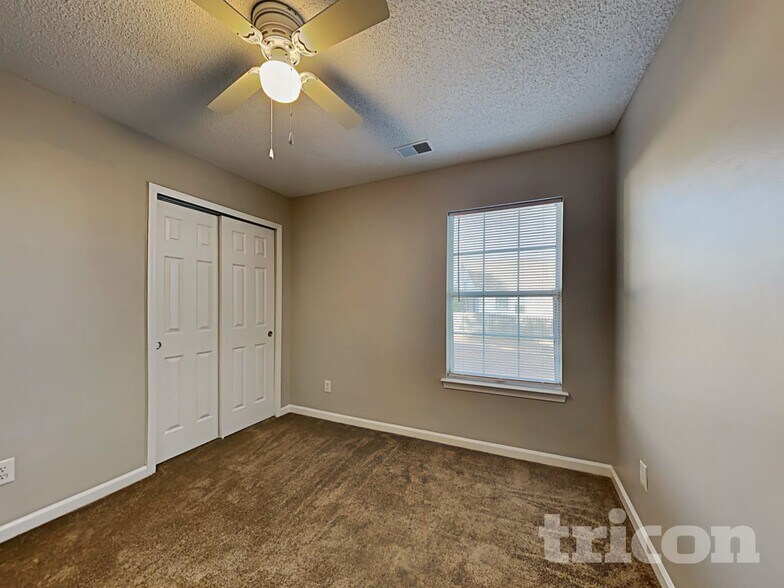 Building Photo - 18 Glen Knoll Ct