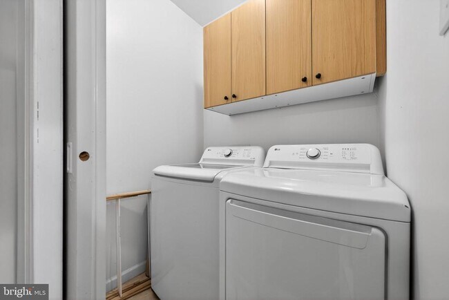 Building Photo - 2100 E Dauphin St