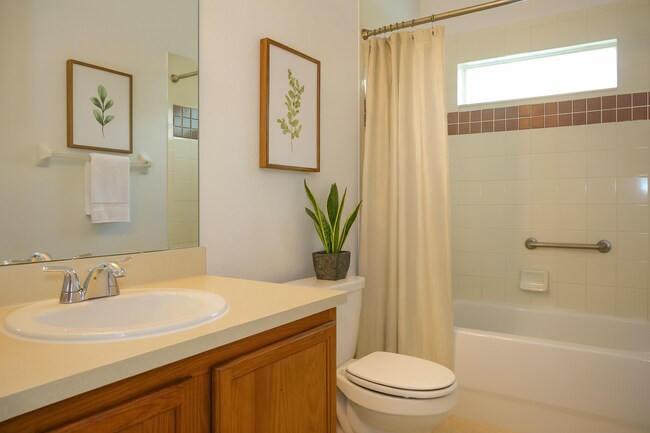 Building Photo - 4 Bedroom Pool Home Available Now!
