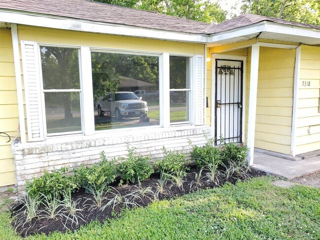 Building Photo - 5318 Doulton Dr