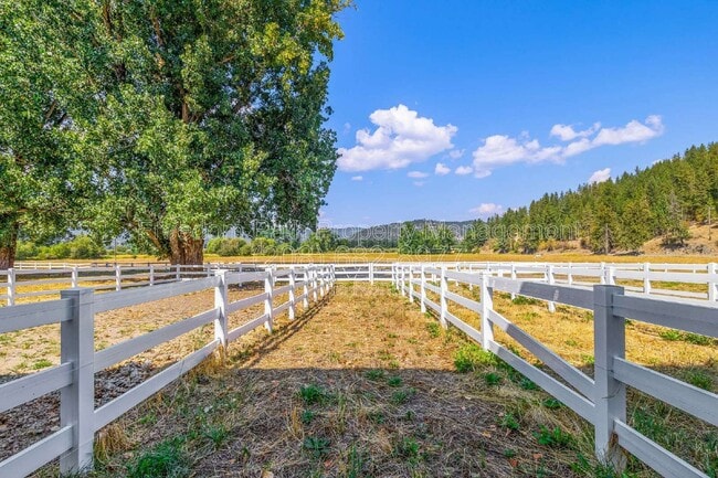 Building Photo - 17778 E Canary Creek Rd