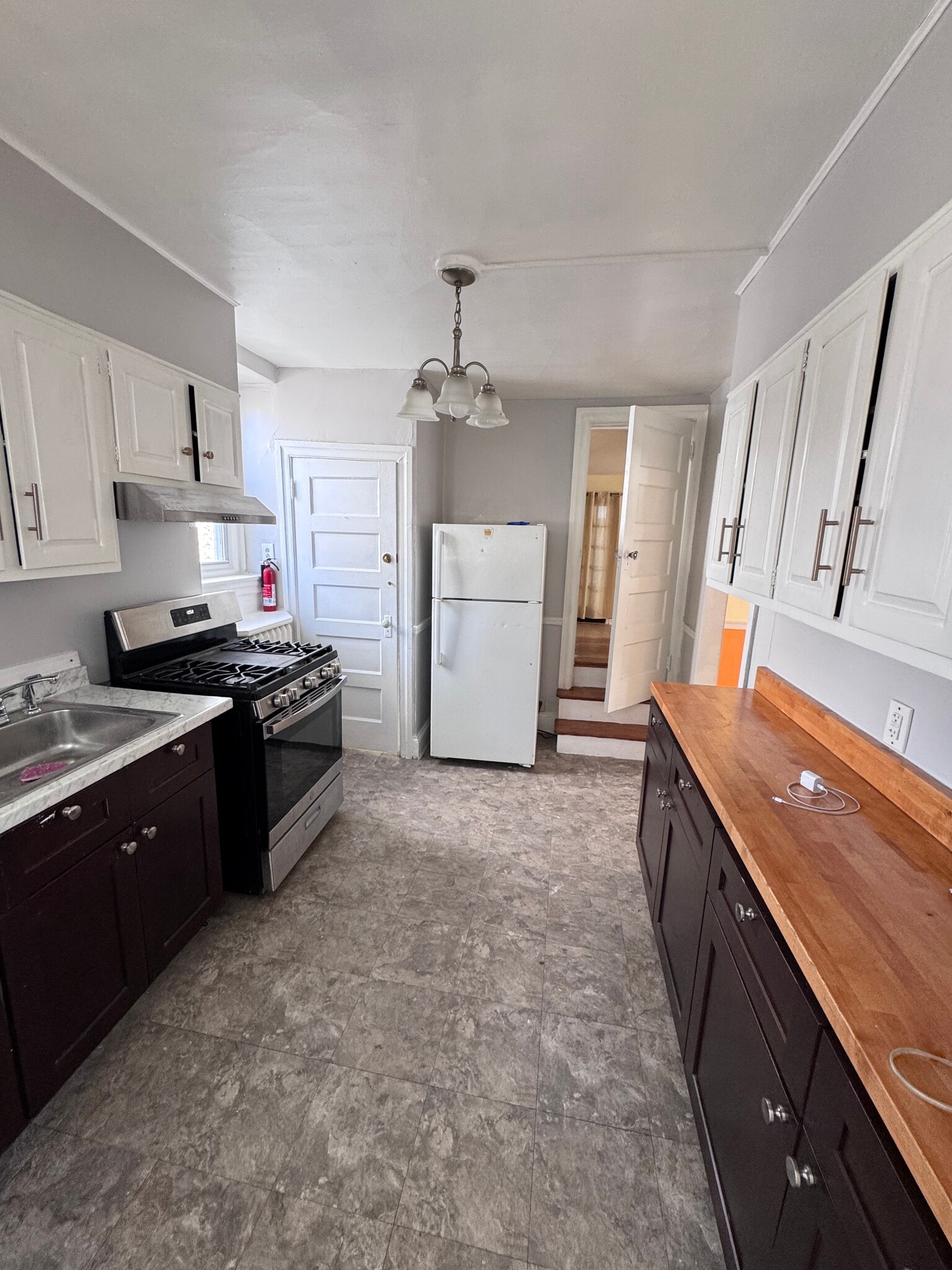 Kitchen (2) - 24 Overhill Rd