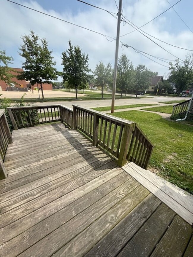 Building Photo - 3 Bedroom / 2 Bathroom House in Peoria