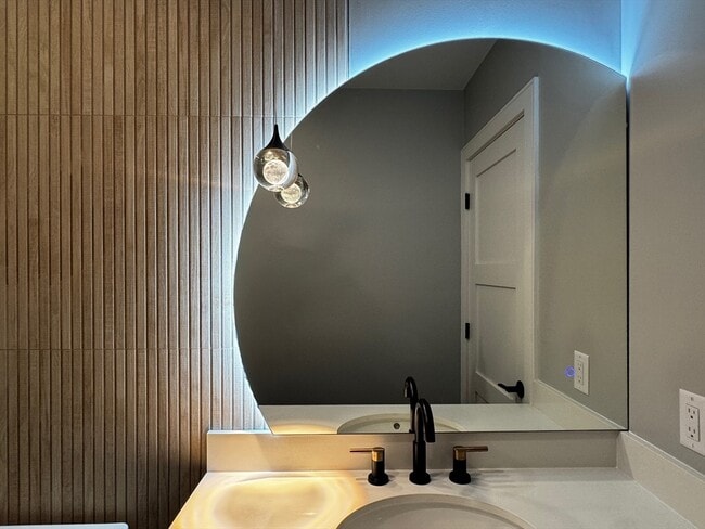 Building Photo - 12 Linden St