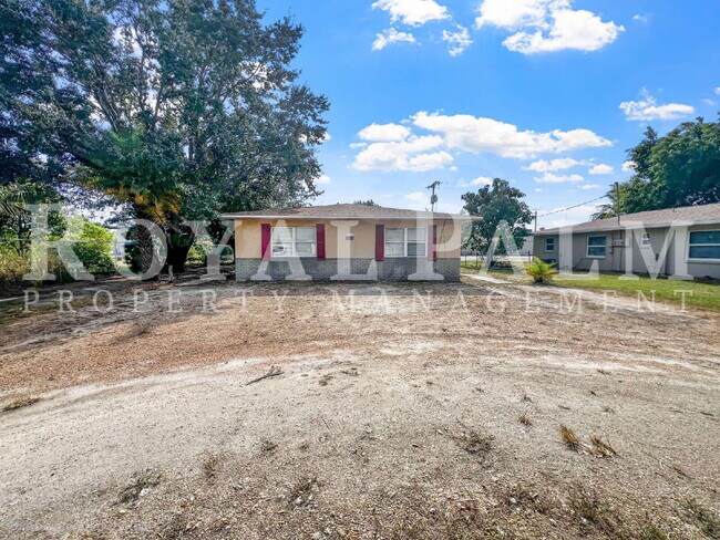 Building Photo - 1BR/1BA First Street Fort Myers! Freshly Renovated + Actually Affordable = $250 Off the 1st Month!