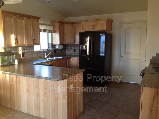Building Photo - 605 Mesa Vista Dr