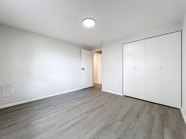 Building Photo - Renovated 2 Bedroom 1 Bathroom Apartment | Stainless Steel Appliances, Granite Counters, Inside L...