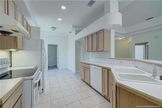 Building Photo - 4574 NW Red Maple Dr