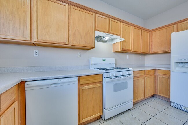 Building Photo - NW!! POOL!!!! GATED!!! Com. Park!!! Low Maintenance desert landscape front Yard. New Carpet!! Ups...