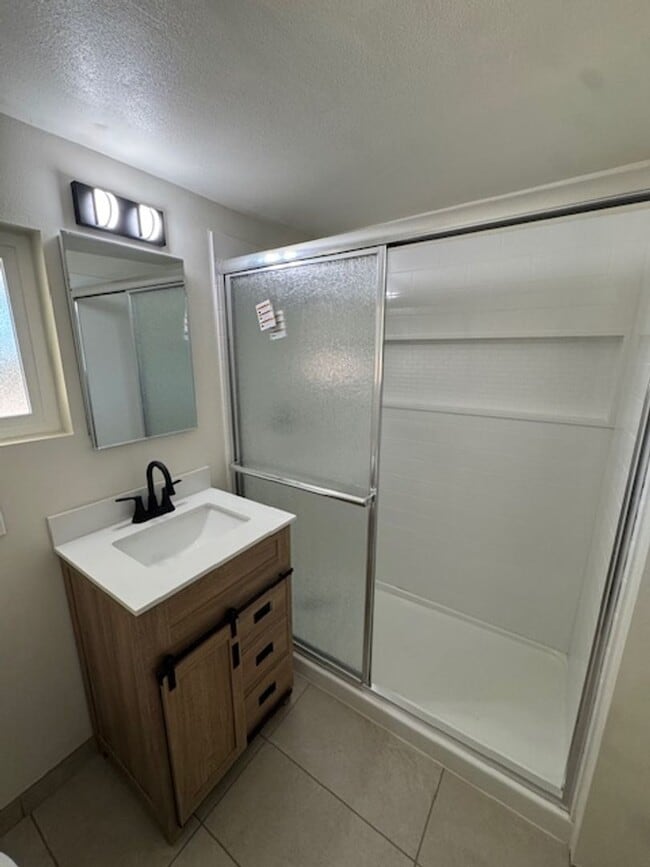 Building Photo - Cozy Remodeled Home