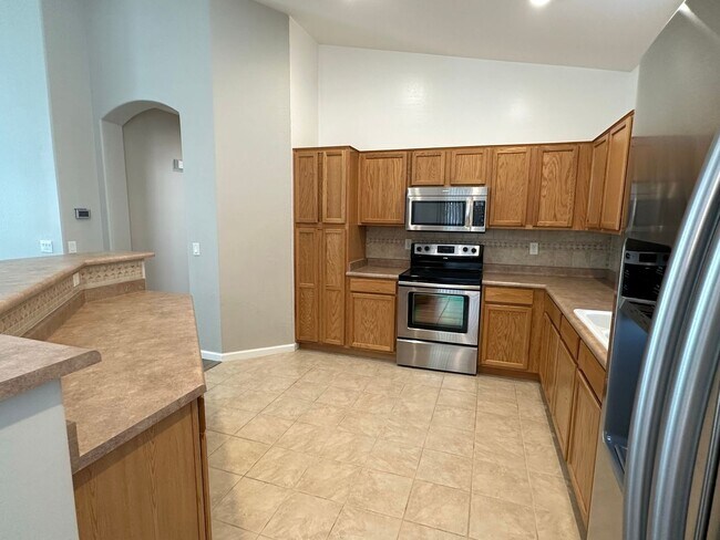 Building Photo - 4560 E Murrieta Rd