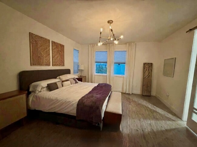 Building Photo - Luxury 4BR Home with Dual Side Yards, Putting Green & Zen-Inspired Master Suite