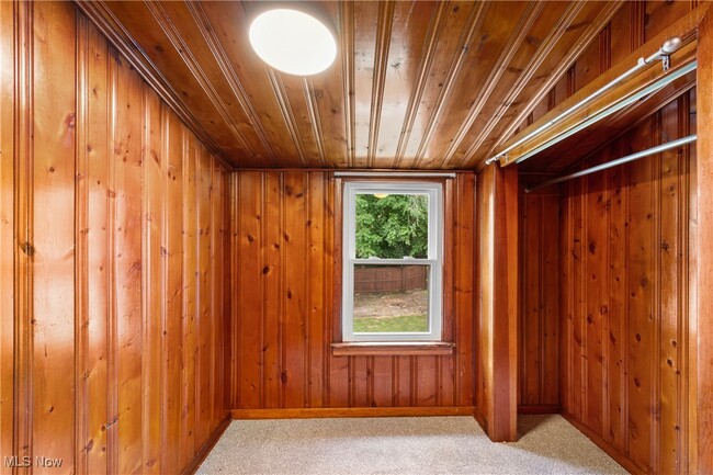 Building Photo - 203 Robinson Ave