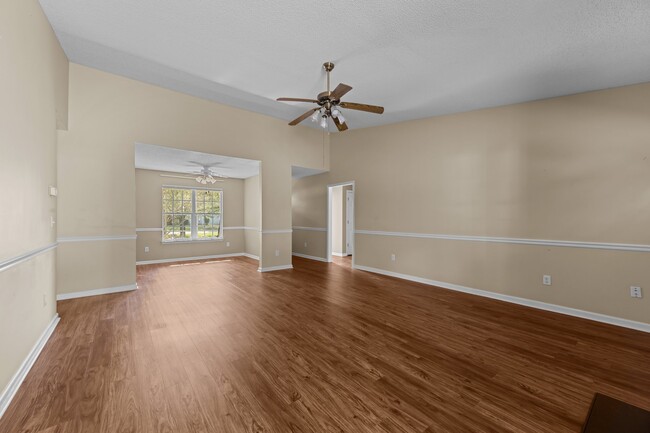 Building Photo - 104 Monterey Cir