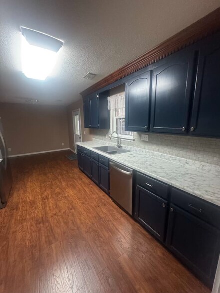 Building Photo - 208 Golden Eagle Dr