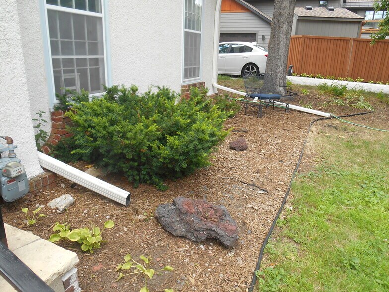 Front - 2912 France Ave S
