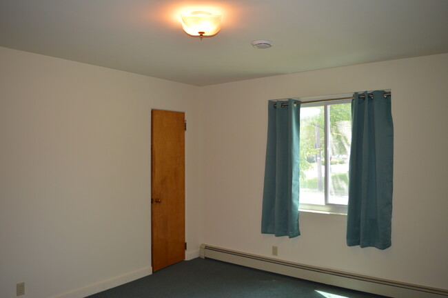 bedroom - 1200 Easton Rd