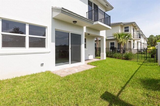 Building Photo - 6947 Pines Cir