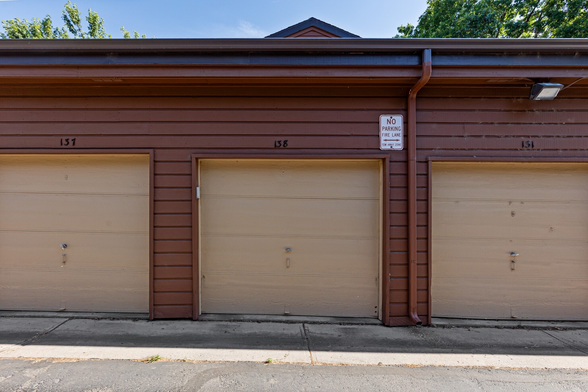 Building Photo - 2685 S Dayton Way