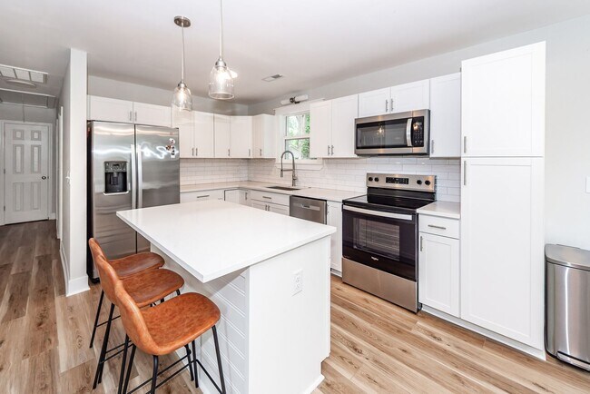 Building Photo - 3 Bedroom, 1 Bathroom Home in Willowbrook - Goose Creek