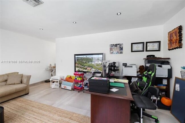 Building Photo - 20375 NE 22nd Pl