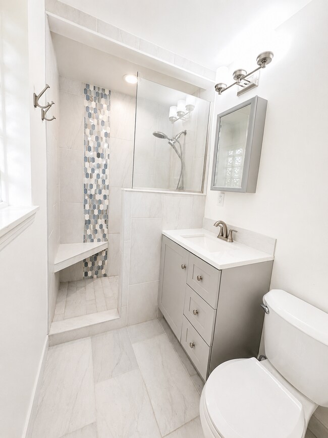Building Photo - Charming 3-Bedroom Home in the Heart of Clarksville!