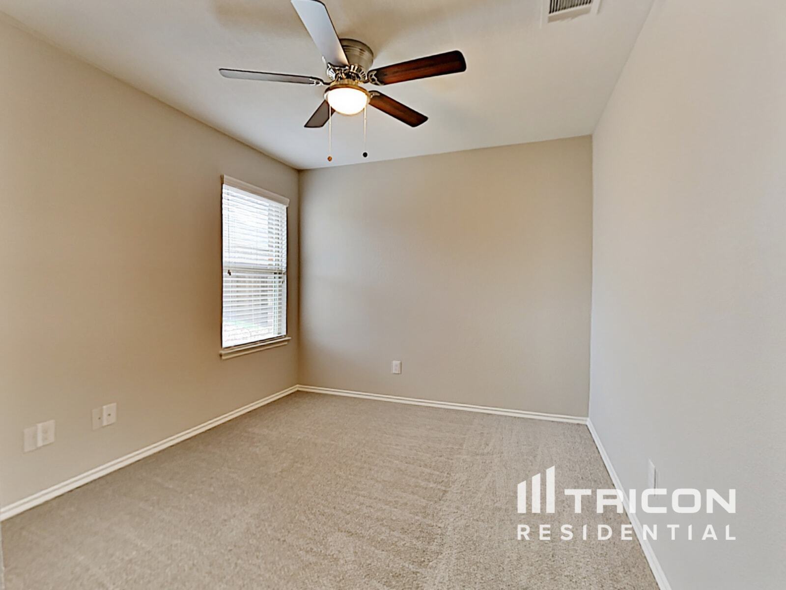 Building Photo - 3025 Iris Dr