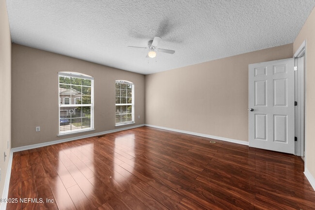 Building Photo - 11871 Lake Bend Cir