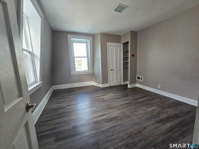 Building Photo - 106 Hanover St