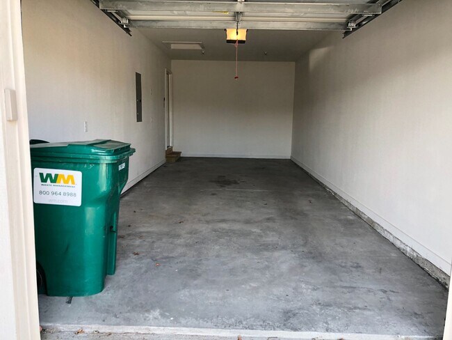 Building Photo - 2 Bed 1 Car Attached Villa with Unfinished Basement