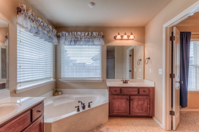 Building Photo - 1501 W Birmingham St