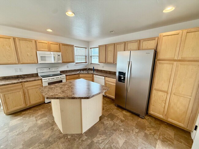 Building Photo - 7545 Back Stretch Dr