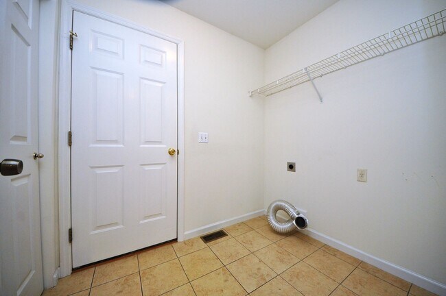 Building Photo - 131 Choctaw Dr