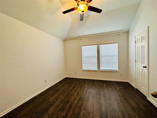 Building Photo - 901 Bethpage Dr