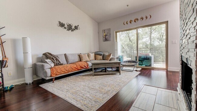 Primary Photo - $1,750/mo – 2BR/1BA Condo in Northwest Aus...