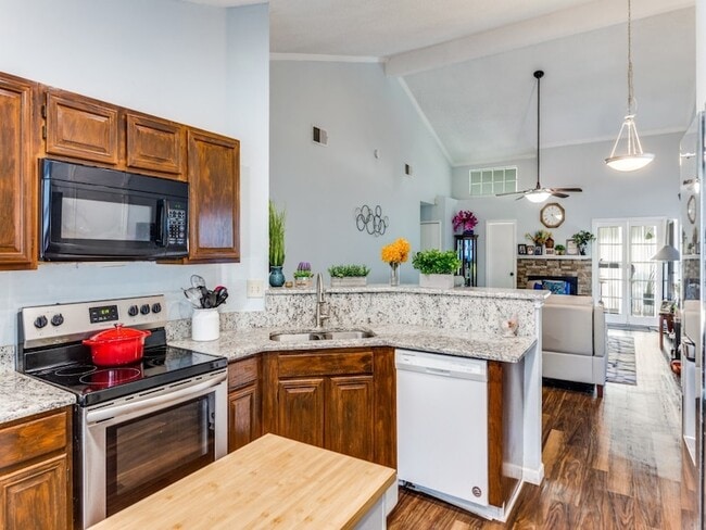 Building Photo - 6008 Meadowdale Rd