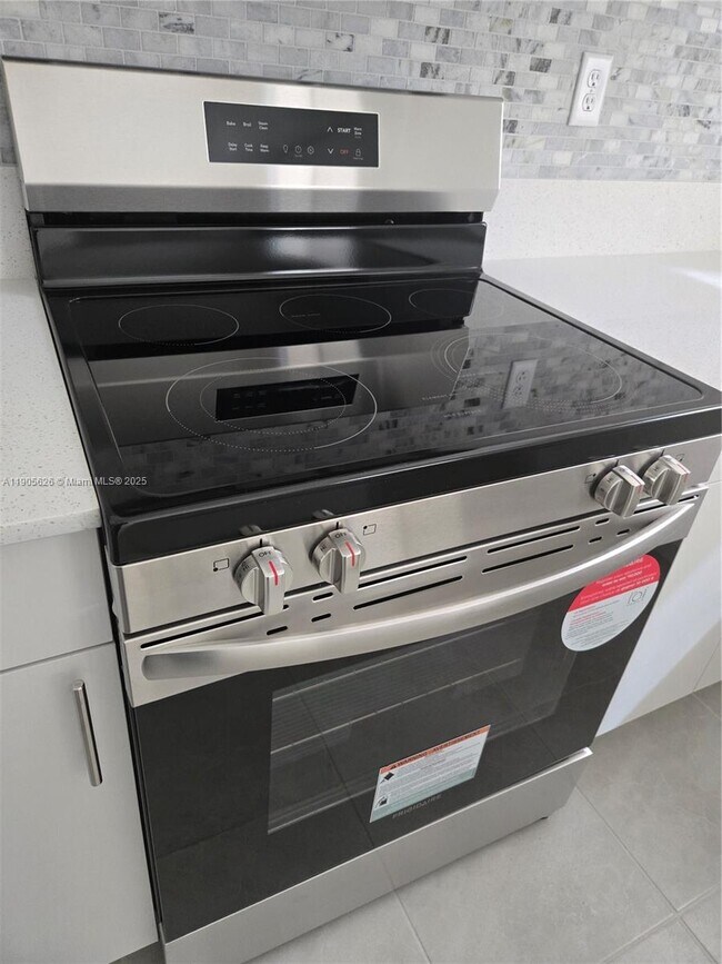 Building Photo - 12884 SW 232nd Ln