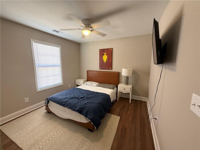 Building Photo - 5956 Moon Dr