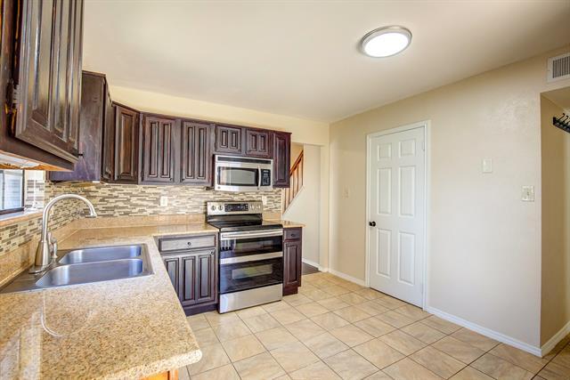 Building Photo - 300 Stoneledge Dr