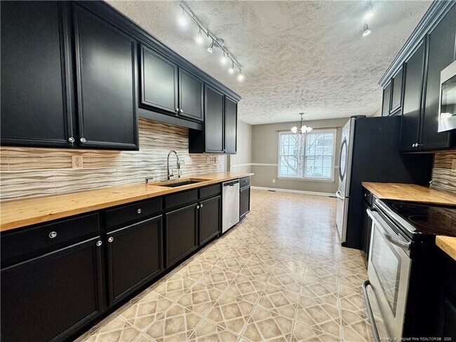 Building Photo - 271 Stone Cross Dr