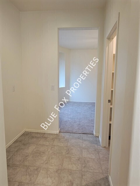 Building Photo - 5525 W Lazy Farm Dr