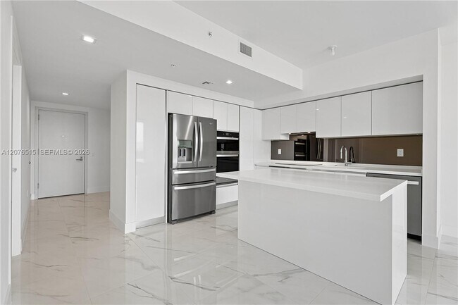 Building Photo - 1170 E Hallandale Beach Blvd