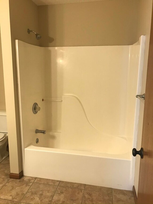 Building Photo - 4 Bedroom, 3 Bathroom House with Attached Double Car Garage