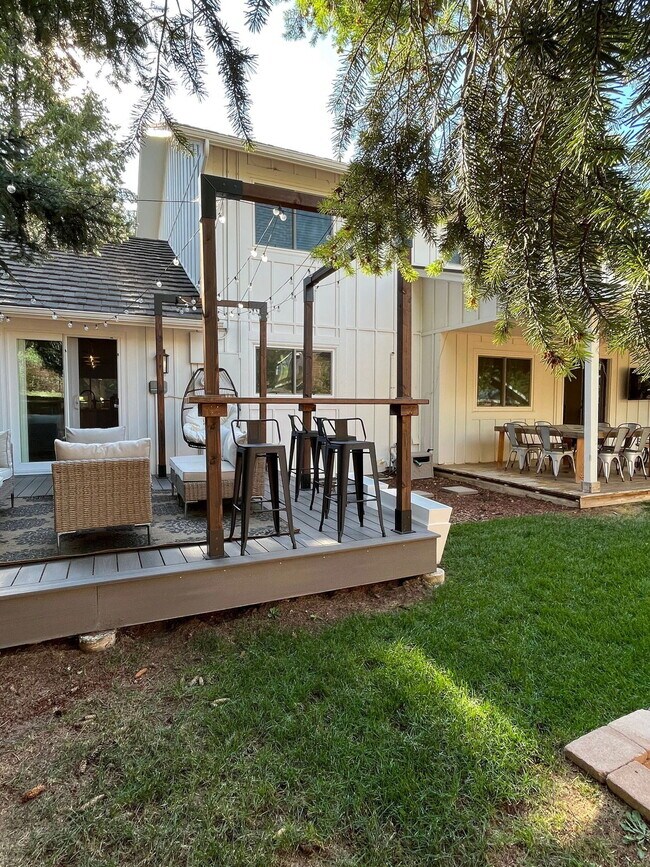 Building Photo - 10739 E Crestridge Cir