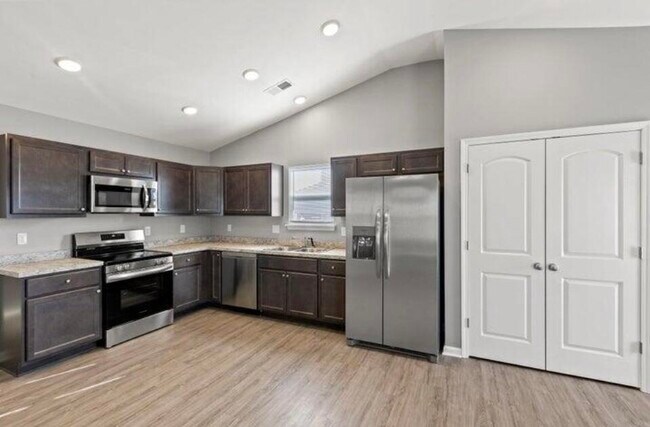 Building Photo - 225 Parker Pl
