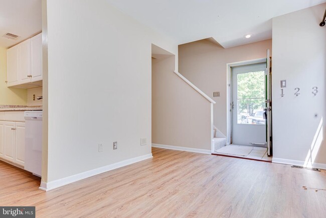 Building Photo - 9073 Lambskin Ln