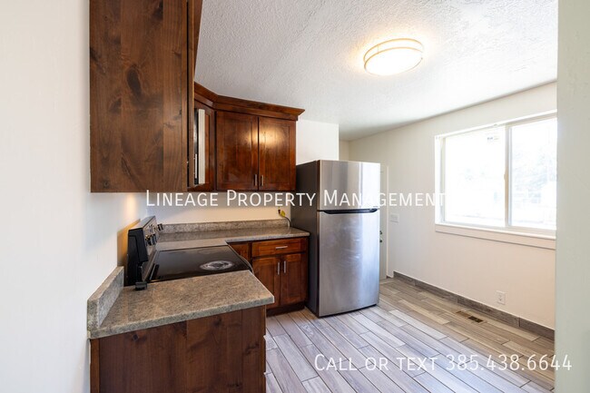 Building Photo - 1223 Emery-B