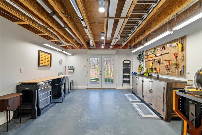 Building Photo - Elegant Single-Family Residence with Upscale Finishes in Amenity-Rich Community