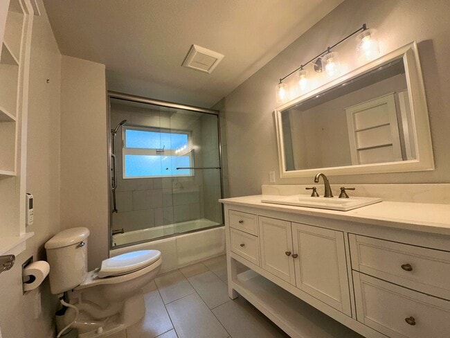 Building Photo - Beautiful Ranch-Style Home in Desirable Sn...